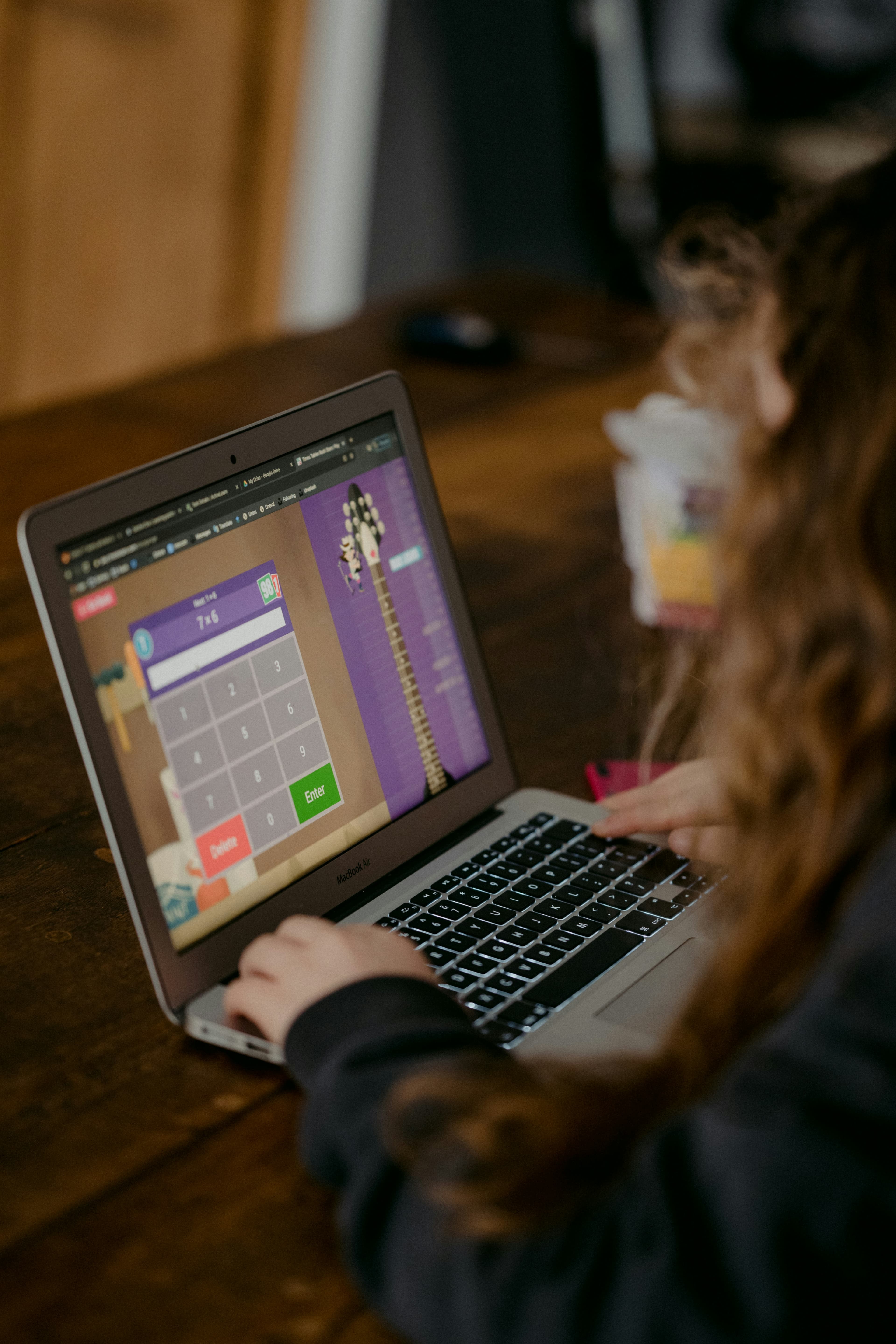 Connectez-vous avec vos pairs et jouez aux quiz